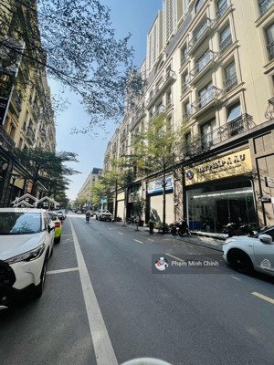 minh chính chủ cần bán liền kề dòng tiền 100tr/tháng nhà 8 tầng có thang máy lh 