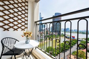 kẹt bank bán gấp căn góc 2pn 90m2 chỉ 7,5 tỷ mt bến vân đồn, q4. tầng 25 view thoáng. lh 