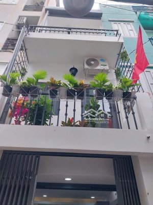 bán nhà sát mt trung tâm q3, 20m2, 3 tầng, nt đẹp, 2pn 3wc, plô, 1 trục, ở ngay - 4.35 tỷ