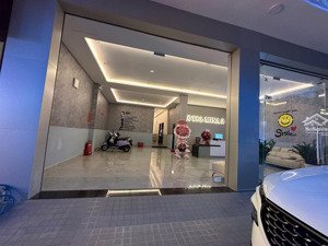 bán khách sạn visip1 bình dương, thu nhập 90triệu, giấy tờ đầy đủ, vị trí víp, khách đông kín. dạ