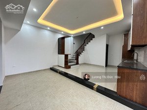 nhỉnh 9tỷ-5 tầng-40m2-mt5m-ô tô -lô góc-nhà mới kính kong phường bồ đề-sát ngọc lâm-hiếm