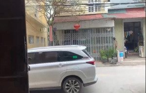 cần cho thuê nhà 3 tầng mặt phố nam thành 150m2 mt 6m thông sàn chỉ 6 triệu/ tháng 