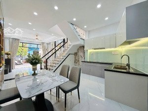 nhà đẹp 2 tầng, hẻm xe hơi ngay trung tâm phường 10, gò vấp, giáp quận trung tâm, chỉ 5,568 tỷ