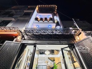 đẹp tới mức hàng xóm cũng muốn dọn qua ở chung - trần nhân tôn q10