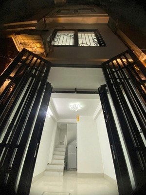 4 tỷ nhà 5 tầng ngay ga phùng khoang trần phú, 20m2 cách ô tô 20m2