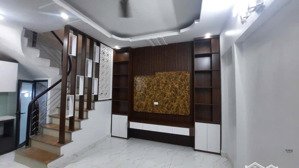 phố lĩnh nam hoàng mai. dt: 31m2. dân xây 4 tầng chắc chắn. mt: 5m chỉ với nhỉnh 6 tỷ