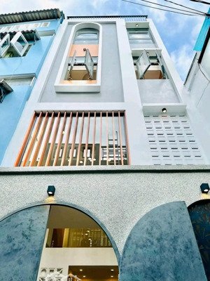 cần nhượng lại căn nhà 42m2 giá 2tỷ350tr cực tốt sổ riêng đường phan văn trị p11 bình thạnh.