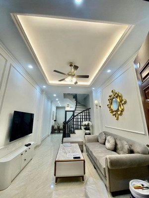 5.5 tỷ chính chủ nhượng nhà đa sỹ kiến hưng nhà dân xây cực chắc, thoáng sáng giá quá mềm