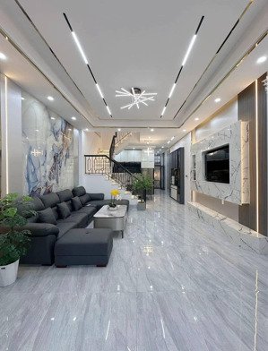 nhà lô góc 50m² cầu giấy, 3 mặt thoáng, gần mặt phố, kinh doanh tốt, sổ đẹp bán gấp lh 