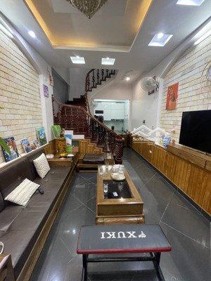 bán nhà thuỵ khuê, phân lô, sát phố, 4 ngủ, full nội thất ở ngay 33m2 chỉ 8.95 tỷ.