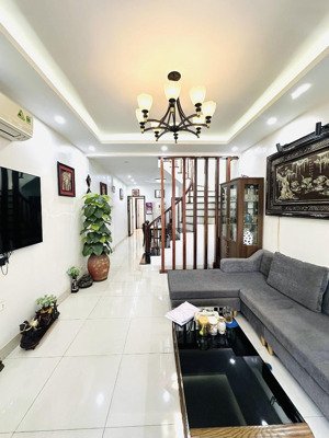 oto đỗ cửa! lõi hai bà trưng ,nhà đẹp! khu vực vip ,qh ổn định 2 thoáng, full nội thất, sđcc 41