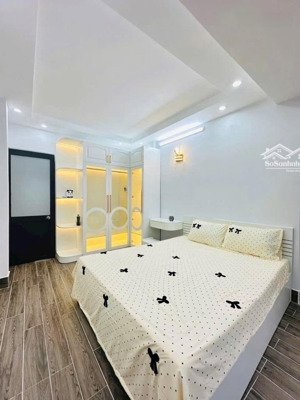 cần tiền bán gấp căn nhà hxh âu dương lân , 38m2 , 3pn,full nội thất , nhỉnh 4 tỷ