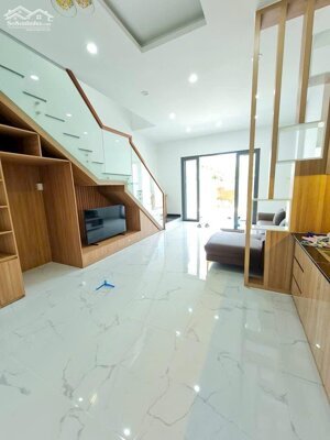 2 căn nhà đẹp liền kề hẻm cấp 2 Y Wang ngay chợ Eakao