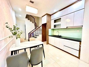 nhà lô góc nguyễn đức cảnh, ngõ thông, kinh doanh, 300m ra hồ đền lừ, không qh, btcc 39m2 * 5 tầng