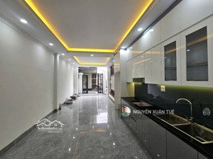 bán nhà ô tô đỗ cửa ngõ 279 giảng võ ba đình, hn. dt 56m, 5 tầng , giá 16,6 tỷ.