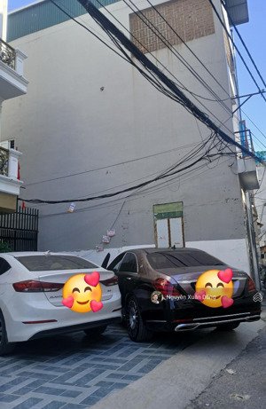 hiếm, gara thang máy, lô góc ô tô tránh nhau, chủ tự xây như biệt thự ngay cạnh cầu sang phố gần.