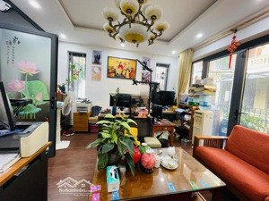 phú thượng -lô góc - ô tô vào nhà - dân xây cực chắc chắn - lô góc thoáng sáng - ở luôn- 18,2 tỷ.