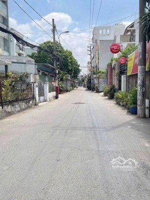 nhà mt ngang 5m đường 8m, 3 lầu, sân thượng thoáng mát, hẻm xe tải thông