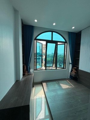 hạ chào ;nhỉnh 13 tỷ -trần duy hưng cầu giấy-dt 45m x5 tầng -sổ đỏ đẹp nở hậu -ngõ nông