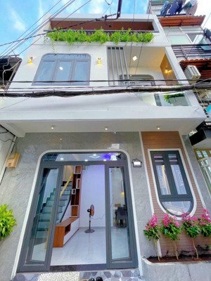 nhà nguyên căn cho thuê gần đh văn lang