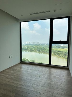 chính chủ cần bán nhanh căn 2pn landmark 73m2 view trực diện hồ thiên nga tầng trung