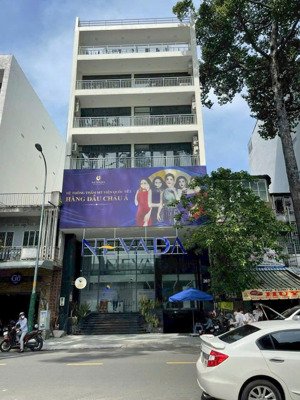 giảm sốc 16 tỷ - building ở quận 5 10x20m - hầm 7 tầng - thu nhập 300 triệu/tháng - bán gấp 130 tỷ