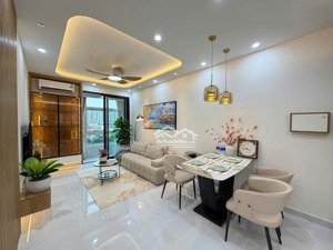 cần tiền bán nhanh căn hộ sky garden, pmh,q7 nhà đẹp, mới 100%.lh: em hằng