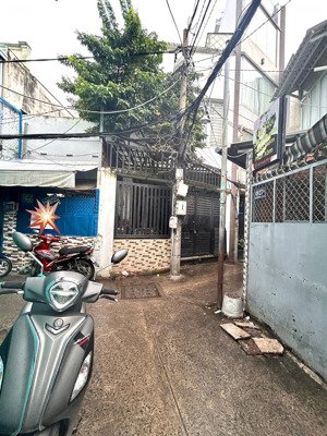 bán nhà đ.khánh hội ngay hồ bơi, dt lớn 61.8m2 mà chỉ 7.9t, kết nối tôn thất thuyết và hoàng diệu.