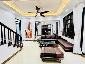 ** lò đúc. sát phố. nhà xây mới 100%. đẹp hiếm. dòng tiền tốt, cho thuê cực dễ