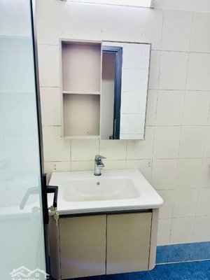 cầu giấy-nhà đẹp đón tết-ở ngay-ngay gần cầu-ngõ nông-dân trí cao-5tầng-giá quoanh 7tỷ-hiếm có