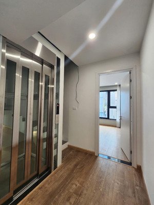 bán nhà siêu hiếm võng thị dt50, 6 t ,mt5.3 giá 23.6 tỷ tây hồ hà nội