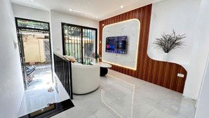 tấng 1,ngõ ô tô tránh, vừa ở vừa kinh doanh