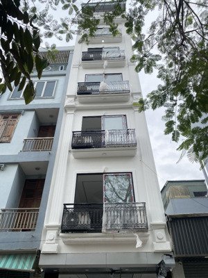 nhà dịch vụ yên nghĩa 7 tầng thang máy, đường ô tô thông, vị trí rất đẹp, sát đại học phenika.