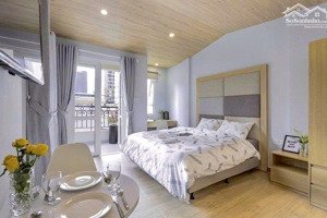 cho thuê phòng studio ban công có nội thất gần cầu khánh hội, đh luật, nguyễn tất thành