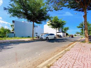 làm ăn thua lỗ bán gấp lô 93m2 chỉ giá 1tỷ7 - sổ sẵn, vị trí cực đẹp, đường 20m, dân đông kín