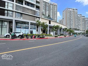 chủ cần tiền bán lỗ 20% shop midtown m8 đang có sẵn hợp đồng thuê cao