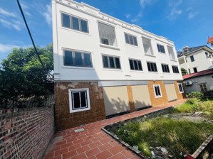 căn nhà xây nên bằng cả tâm huyết- bán nhà tặng nội thất-nhà mới kính koong 3tầng 46m2-ô tô đỗ cửa