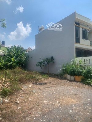 tìm đất làm kho, xưởng gần hội trường đông hoà - 340m2 giá hơn 7 tỷ.