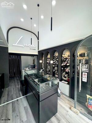 Bán Biệt Thự Mặt Tiền Nguyễn Thái Học, Tân Phú, 10×17, Giá 35 Tỷ, 2 Lầu