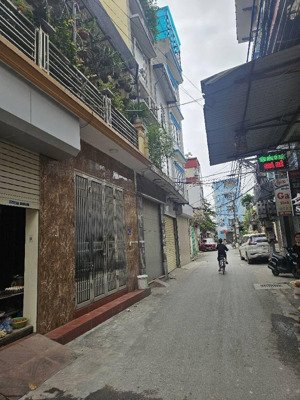 phố tam trinh dt:43m dân xây 4 tầng 3 ngủ đủ công năng. giá chào 8.9 tỷ