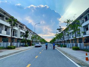 chính chủ xoay vốn bán gấp shophouse centa riverside từ sơn