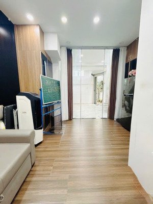 nhà bán trung tâm p2 quận 10 nguyễn chí thanh 3 tầng ngang 4.3m giá 6.78 tỷ