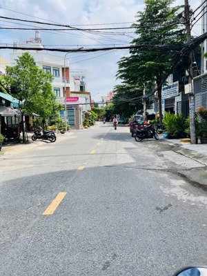 sát mặt tiền phạm văn bạch tân bình 4 tầng khu đồng bộ ngang 4m hẻm xe tải đua chỉ 8.x tỷ