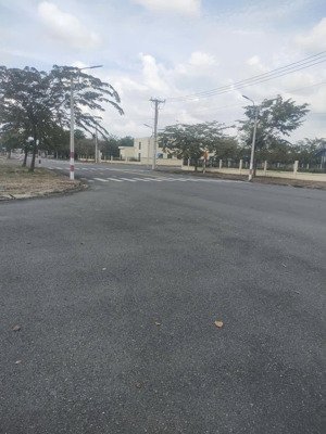 đất nền gần chợ đêm bàu bàng giá chỉ trả trước 350 triệu vị trí đẹp ngay chợ đêm, gần quốc lộ 13