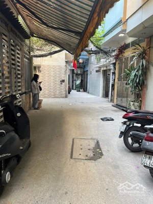 nhà lõi quận hoàng mai - phân khúc 6.9 tỷ - ô tô đỗ trước cửa