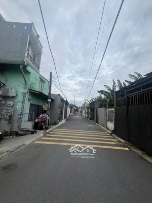 chính chủ cần bán 3 kiot ở đông hoà, dĩ an. dt 66,8m2 tc 60m. đường bê tông rộng. gần trường 300m