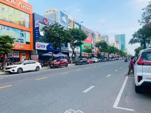 nhà 3 tầng mặt tiền hàm nghi. s= 56m2 ngang 4.5m giá: 17.5 tỷ