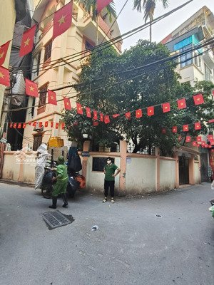 160m2 3.5 tầng cũ, lô góc, oto, 40m ra mặt phố cầu giấy, phù hợp xây chia lô, căn hộ .