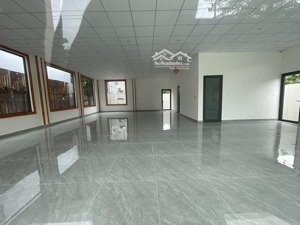 cho thuê nhà 2 tầng mt đường lớn quận sơn trà! gần cầu rồng! ngang 7m. giá 20 tr/th. dt đất 100m2