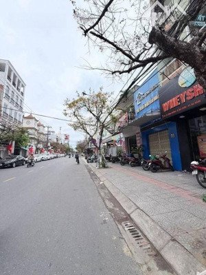 nhà 2 tầng mặt tiền phố đường 10m5 lê đình dương. s= 150m2 ( 10x15) giá: 29.5 tỷ